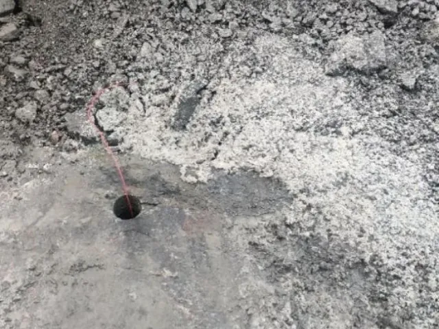 Borrhål i sprängt berg